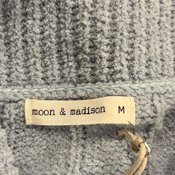 Moon & Madison blue cowl neck super soft sweater size Medium NWT - Picture 5 of 8